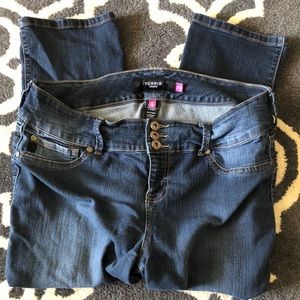 TORRID JEAN CAPRI